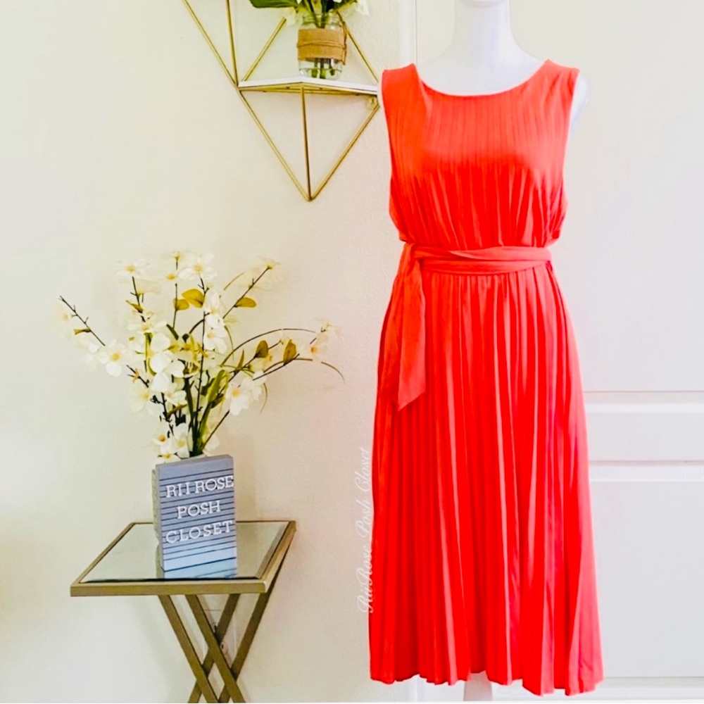 NWT Tahari Sleeveless Front Tie Pleated Dress